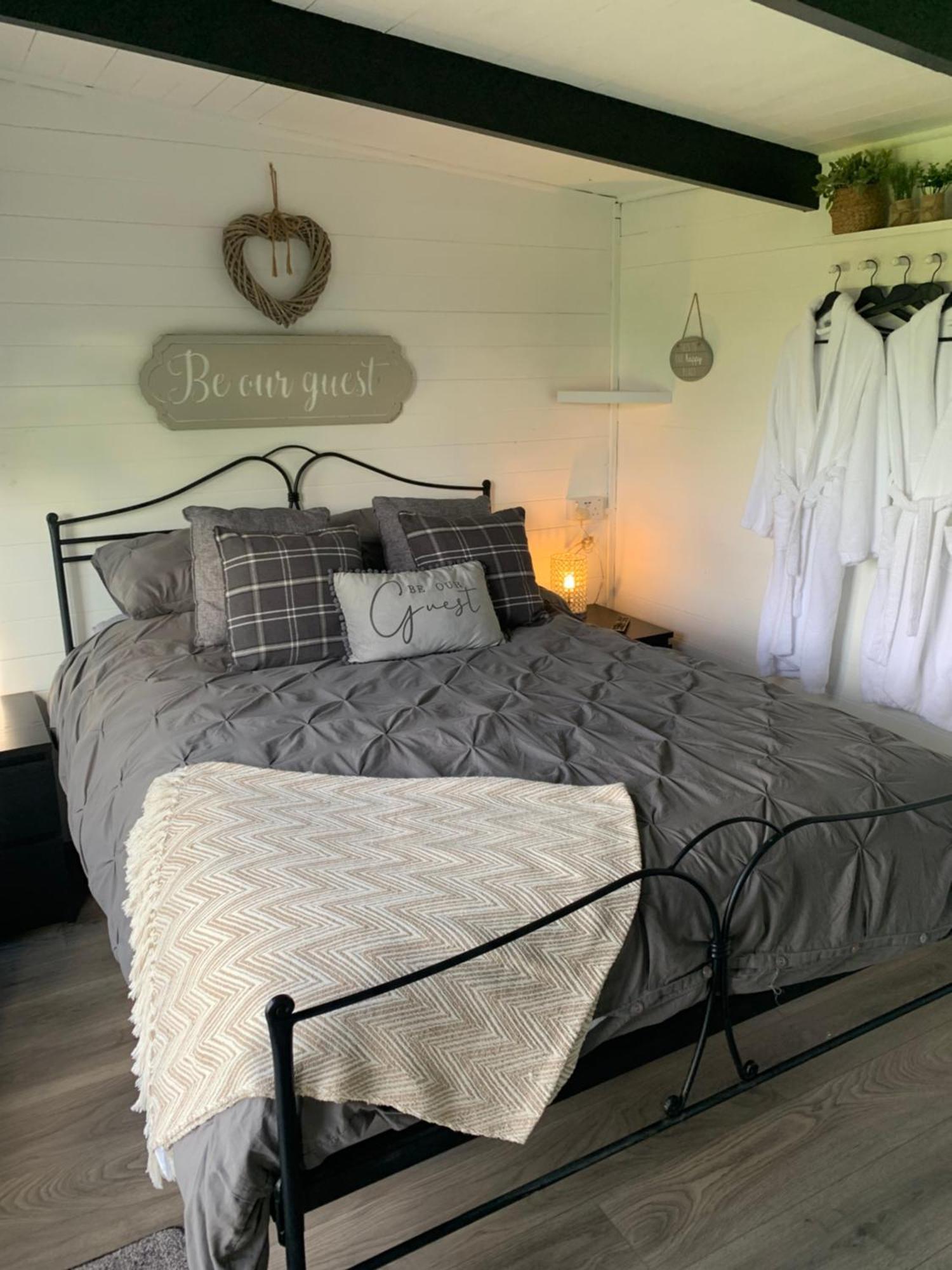 Dolafon Farm Luxury Glamping Cabin With Hot Tub St Asaph Exterior foto